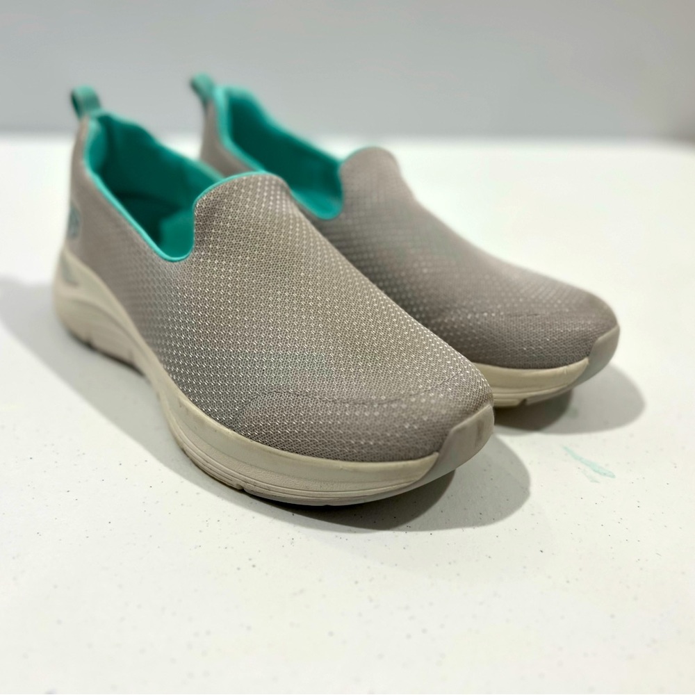 Skechers WOMENS Arch Comfort Slip On SNEAKERS SN56126- GREY / TURQUOISE Size 8